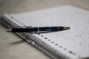 Foto Pxhere Schreibblock und Stift